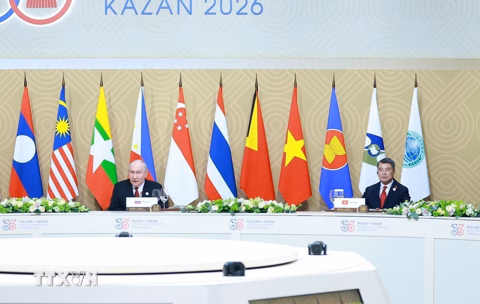 Tổng thống Nga Vladimir Putin và Thủ tướng Lê Minh Hưng tại Hội nghị Cấp cao Kỷ niệm 35 năm quan hệ ASEAN-Nga làm việc về hội nhập Á-Âu (Kazan, tháng 6/2026). (Ảnh: Dương Giang/TTXVN)