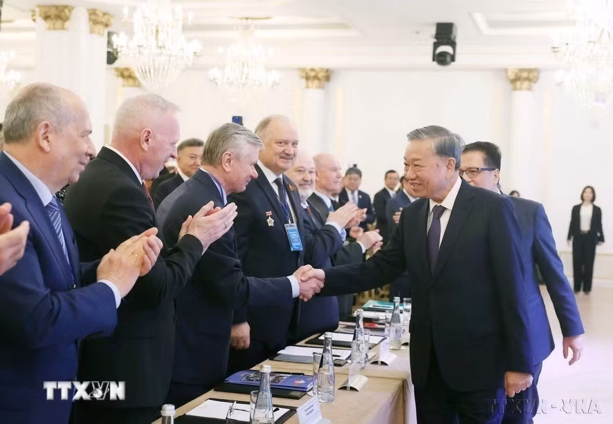 Tổng Bí thư Tô Lâm gặp mặt tri ân nhân sỹ, trí thức, chuyên gia Nga từng giúp đỡ Việt Nam tại thủ đô Moskva (tháng 5/2025). (Ảnh: Thống Nhất/TTXVN)