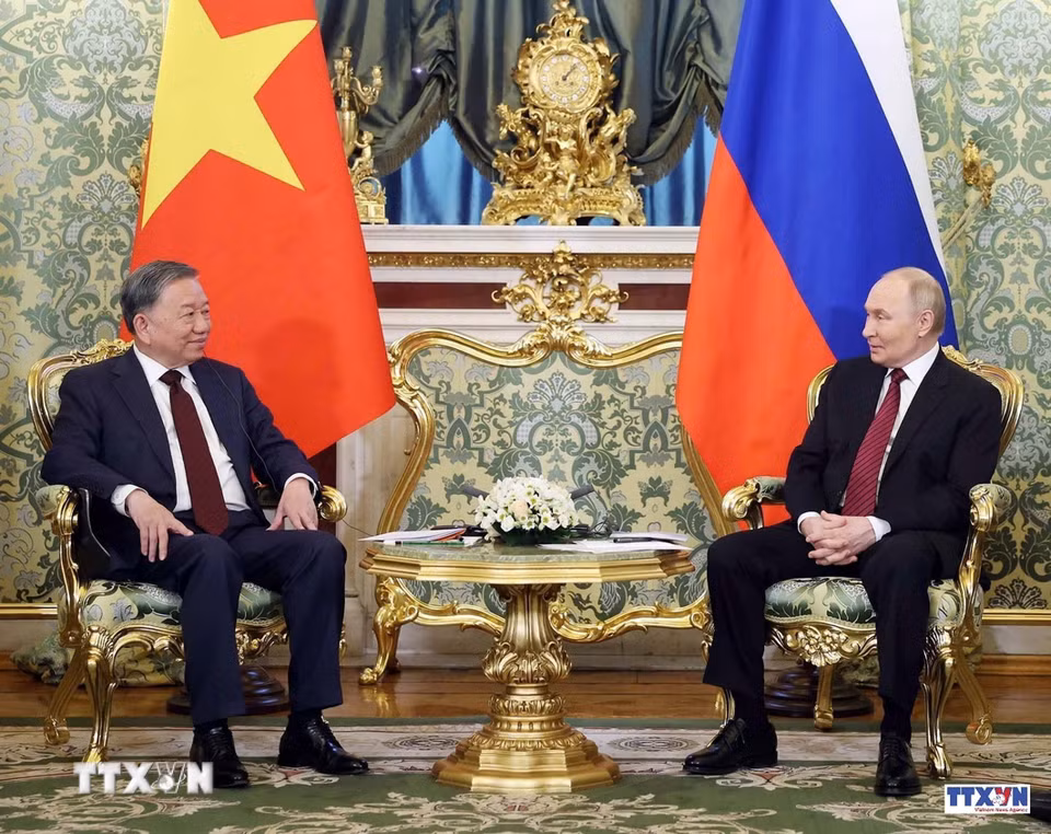 Trong chương trình thăm chính thức Liên bang Nga, trưa 10/5/2025, tại Điện Kremlin ở thủ đô Moskva, Tổng Bí thư Tô Lâm hội đàm hẹp với Tổng thống Liên bang Nga Vladimir Putin. (Ảnh: Thống Nhất/TTXVN)
