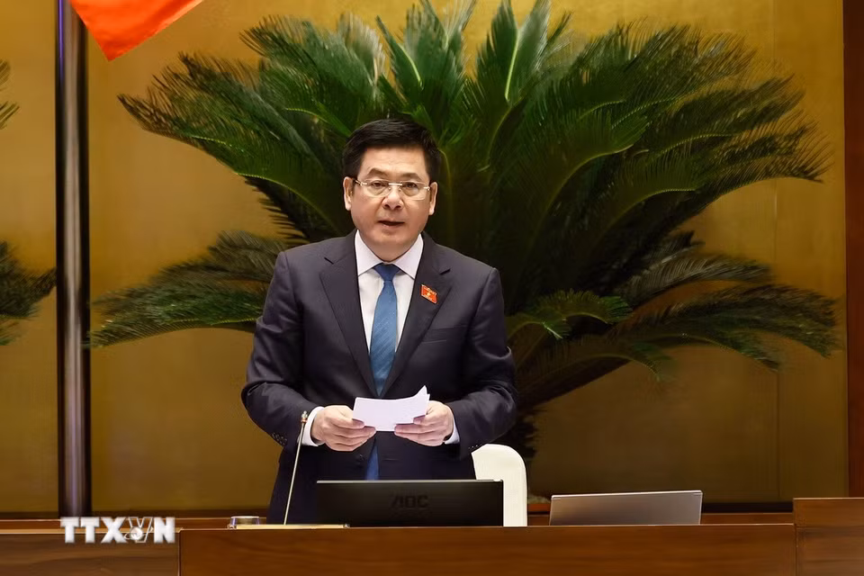 Phó Chủ tịch Quốc hội Nguyễn Hồng Diên điều hành phiên họp. (Ảnh: Doãn Tấn/TTXVN)