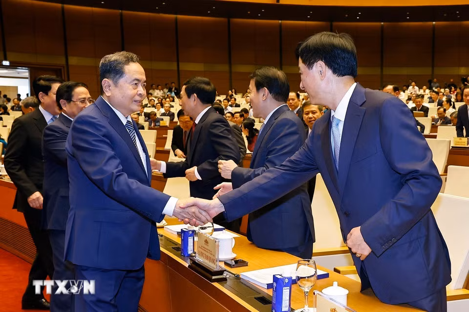 Chủ tịch Quốc hội Trần Thanh Mẫn, Chủ tịch Hội đồng Bầu cử quốc gia, với đại biểu dự Hội nghị. (Ảnh: Doãn Tấn/TTXVN)