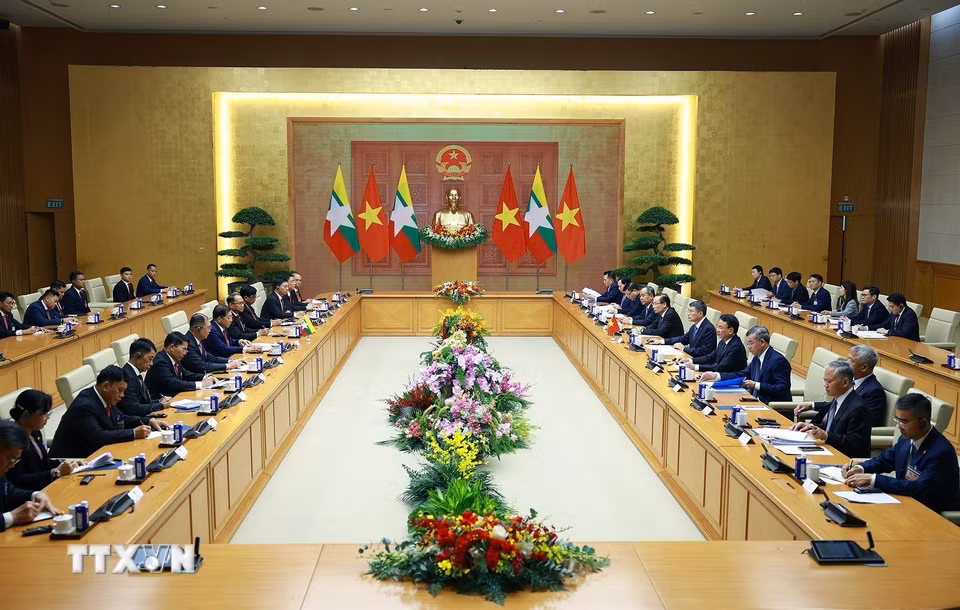 Thủ tướng Lê Minh Hưng hội kiến Tổng thống nước Cộng hòa Liên bang Myanmar Min Aung Hlaing. (Ảnh: Dương Giang/TTXVN)