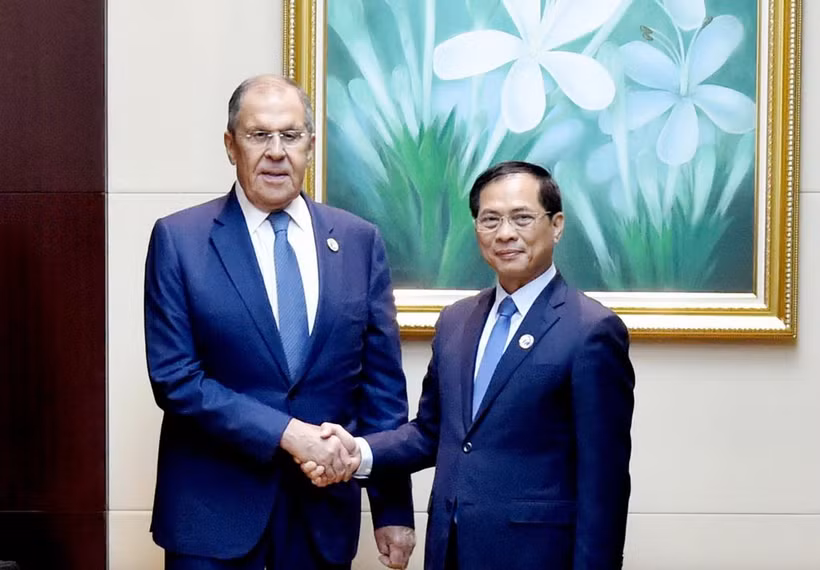 Phó thủ tướng, Bộ trưởng Ngoại giao Bùi Thanh Sơn gặp Ngoại trưởng Nga Lavrov. (Nguồn: Báo Thanh niên)