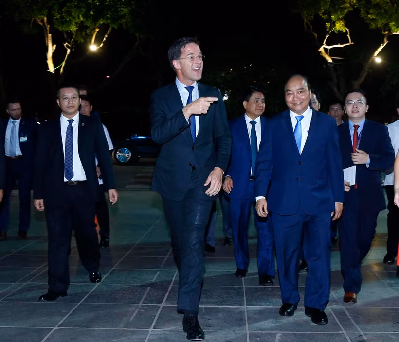 Thủ tướng Nguyễn Xuân Phúc và Thủ tướng Vương quốc Hà Lan Mark Rutte. (Ảnh: Lâm Khánh/TTXVN) 
