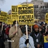 Tuần hành phản đối Mỹ tấn công quân sự Venezuela tại Washington DC., Mỹ ngày 3/1/2026. (Ảnh: Anadolu Agency/TTXVN)