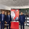 Ông Võ Hồng Nam - Con trai Đại tướng Võ Nguyên Giáp gặp gỡ các cựu chiến binh Algeria, trong đó nhiều người có dịp dự buổi nói chuyện của Đại tướng năm 1976. (Ảnh: Nguyễn An/TTXVN)