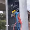 Dây điện bị cắt trộm tại Dự án thành phần 2, cao tốc Biên Hòa-Vũng Tàu. (Ảnh: TTXVN phát)
