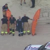 Đội cứu hộ làm nhiệm vụ tại bãi biển Woorim sau khi sự cố xảy ra. (Nguồn: ABC News )