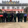 Đồn Biên phòng Mường Khương, BĐBP Lào Cai và Phân trạm kiểm tra Biên phòng xuất nhập cảnh Kiều Đầu, huyện Hà Khẩu, tỉnh Vân Nam (Trung Quốc) gặp gỡ thăm hỏi giao lưu tại cửa khẩu phụ Mường Khương. (Ảnh: Báo Biên phòng)