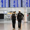 Cảnh sát làm nhiệm vụ tại sân bay Munich. (Nguồn: Reuters)