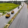 Thảm nhựa tuyến đường kết nối từ đường ven biển đến đường cao tốc Bắc - Nam, thuộc địa bàn thị xã Hoài Nhơn, Bình Định. (Ảnh: Vũ Sinh/TTXVN)