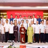 Chủ tịch Quốc hội Trần Thanh Mẫn với Mẹ Việt Nam Anh hùng và đại biểu. (Ảnh: Doãn Tấn/TTXVN)