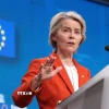 Chủ tịch Ủy ban châu Âu Ursula von der Leyen phát biểu tại cuộc họp báo ở Brussels, Bỉ. (Ảnh: THX/TTXVN)