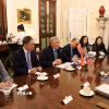 Phó Thủ tướng Thường trực Nguyễn Hòa Bình (thứ 3, trái sang) trao về định hướng xây dựng Trung tâm Tài chính quốc tế tại Việt Nam. (Ảnh: Phong Hà/TTXVN)