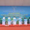 Các đại biểu thực hiện nghi thức nhấn nút khởi công Dự án xây dựng mở rộng đoạn Yên Bái - Lào Cai thuộc tuyến cao tốc Nội Bài - Lào Cai. (Ảnh: Tuấn Khôi/TTXVN)