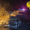 Hiện trường vụ sập cầu khiến tàu khách bị vùi lấp ở Bryansk, Nga, ngày 1/6/2025. (Ảnh: THX/TTXVN)