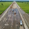 Công trường xây dựng cao tốc Cao Lãnh-An Hữu thành phần 1, đoạn qua huyện Cao Lãnh, tỉnh Đồng Tháp. (Ảnh: Nhựt An/TTXVN)