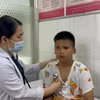 Học sinh ngộ độc thực phẩm tại Trường tiểu học Bình Quới Tây điều trị tại Bệnh viện Nhi đồng 2, Thành phố Hồ Chí Minh. (Ảnh: Bệnh viện cung cấp)