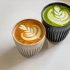 Bạn lựa chọn càphê hay matcha? (Ảnh: iStock)