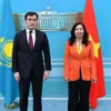 Thứ trưởng Ngoại giao Lê Thị Thu Hằng và Thứ trưởng Ngoại giao Kazakhstan A. Bakayev. (Ảnh: Báo Quốc tế)