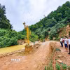 Đoàn công tác của UBND xã Kim Anh (Hà Nội) kiểm tra hiện trạng sử dụng đất, xây dựng công trình và cải tạo cảnh quan tại khu vực rừng phòng hộ Sóc Sơn. (Ảnh: Trung Nguyên/TTXVN)