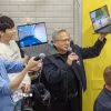 Chủ tịch công ty KRAFTON Byung-gyu Chang (áo xanh nhạt) và Giám đốc điều hành (CEO) tập đoàn NVIDIA Jensen Huang. (Ảnh: Đức Thắng/TTXVN)