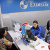 Hoạt động giao dịch tại Eximbank chi nhánh Hà Nội (19 Trần Hưng Đạo). (Ảnh: Thanh Tùng-TTXVN)