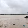 Lũ trên sông Thạch Hãn, đoạn qua Thị xã Quảng Trị lên nhanh. (Ảnh: Thanh Thuỷ/TTXVN)