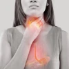 Triệu chứng ợ nóng do trào ngược dạ dày gây khó chịu. (Ảnh: iStock)