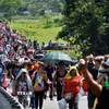 Người di cư di chuyển tại Huixtla, bang Chiapas, Mexico trong hành trình tới Mỹ ngày 27/10/2021. (Ảnh: AFP/TTXVN)
