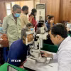 Khám mắt miễn phí cho người cao tuổi trên địa bàn Thành phố Hồ Chí Minh. (Ảnh: Huyền Trang/TTXVN)