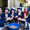 Phụ nữ Dao chuẩn bị cỗ cho Tết năm cùng. (Ảnh: Hoa Mai/TTXVN)