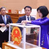 Các đại biểu Hội đồng Nhân dân thành phố Hà Nội bỏ phiếu bầu các chức danh lãnh đạo Hội đồng Nhân dân, Ủy ban Nhân dân thành phố. (Ảnh: Văn Điệp/TTXVN)