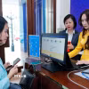 Người dân Hà Nội thực hiện dịch vụ công trực tuyến tại thành phố Hà Nội. (Ảnh: Minh Quyết/TTXVN)