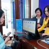 Người dân Hà Nội thực hiện dịch vụ công trực tuyến tại thành phố Hà Nội. (Ảnh: Minh Quyết/TTXVN)