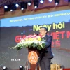 Phó Giám đốc Trung tâm Triển lãm văn hóa nghệ thuật Việt Nam (Bộ Văn hóa, Thể thao và Du lịch) Trần Quang Vinh phát biểu khai mạc Ngày hội. (Ảnh: Hoài Thu/TTXVN)