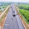 Thảm nhựa cao tốc Biên Hòa-Vũng Tàu đoạn qua Đồng Nai.(Ảnh: Công Phong/TTXVN)
