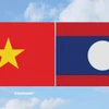 Cờ Việt Nam và cờ Lào. (Ảnh: Vietnam+)