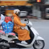 Người dân với đồ đạc, hành lý rời Hà Nội về quê đón Tết. (Ảnh: Hoàng Hiếu/TTXVN)