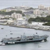 Tàu sân bay HMS Prince of Wales của Hải quân Hoàng gia Anh neo tại căn cứ Hải quân Mỹ ở thành phố cảng Yokosuka, Nhật Bản ngày 12/8/2025. (Ảnh: Kyodo/TTXVN)
