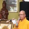 Thượng tọa Thích Minh Quang, Trưởng ban Điều phối hợp tác Phật giáo Việt Nam-Lào, Trụ trì Chùa Phật Tích thủ đô Vientiane, phát biểu tại buổi lễ. (Ảnh: Xuân Tú/TTXVN)