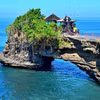 Đền Tanah Lot là một trong những điểm đến nổi tiếng nhất của đảo Bali. (Ảnh: Jakarta Post)