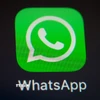 Biểu tượng WhatsApp trên một màn hình điện thoại. (Ảnh: AFP/TTXVN)
