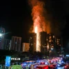Hiện trường vụ cháy chung cư ở Hong Kong (Trung Quốc) ngày 26/11/2025. (Ảnh: THX/TTXVN)