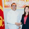 Đại sứ Trịnh Thị Tâm và Bộ trưởng Bimal Rathnayake tại buổi gặp. (Ảnh: TTXVN phát)