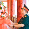 Đại tướng Nguyễn Trọng Nghĩa và đoàn công tác dâng hoa, dâng hương tại Đền thờ Anh hùng liệt sỹ Chiến khu Rừng Sác. (Ảnh: Xuân Khu/TTXVN)