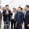 Lãnh đạo tỉnh Bắc Ninh kiểm tra Dự án đường Vành đai 4 vùng Thủ đô, đoạn qua địa bàn tỉnh Bắc Ninh. (Ảnh: Đỗ Huyền/TTXVN)