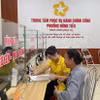 Hỗ trợ người dân làm thủ tục hành chính tại phường Nông Tiến, tỉnh Tuyên Quang. (Nguồn: Cổng thông tin điện tử tỉnh Tuyên Quang)