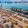 Quang cảnh cảng hàng hóa ở Thiên Tân, Trung Quốc. (Ảnh: THX/TTXVN)