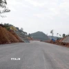 Một đoạn trên tuyến cao tốc cửa khẩu Hữu Nghị - Chi Lăng, tỉnh Lạng Sơn đã hoàn thành thảm bêtông nhựa. (Ảnh: Văn Đạt/TTXVN)